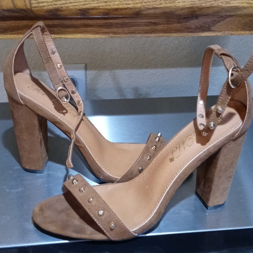 Brown suede material sandals w/ gold studs sz 9